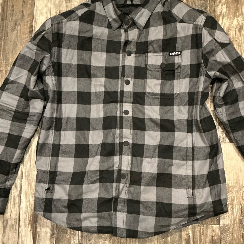 Street & Steel Black & Gray Plaid Button-Down Shirt - Picture 15 of 16